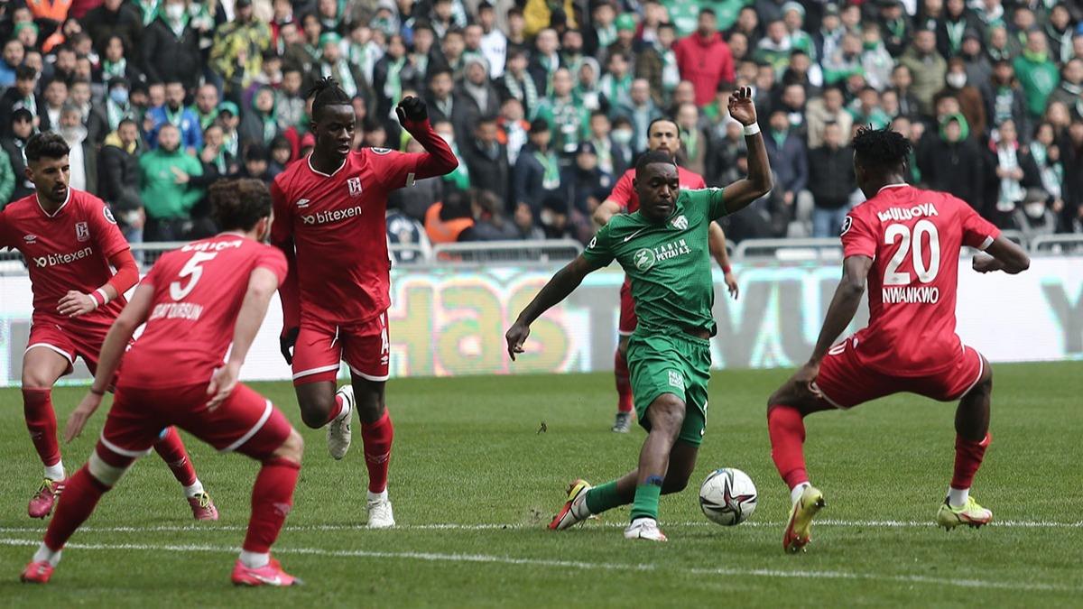 Kadro d kalan Bifouma: ''Bursaspor'un aklamasn aknlk ve hayal krkl ile okudum''