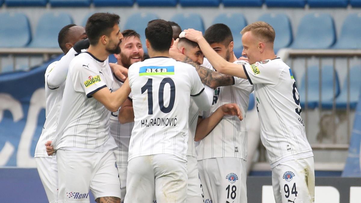 Kasmpaa, Adana Demirspor'u 4 golle devirdi