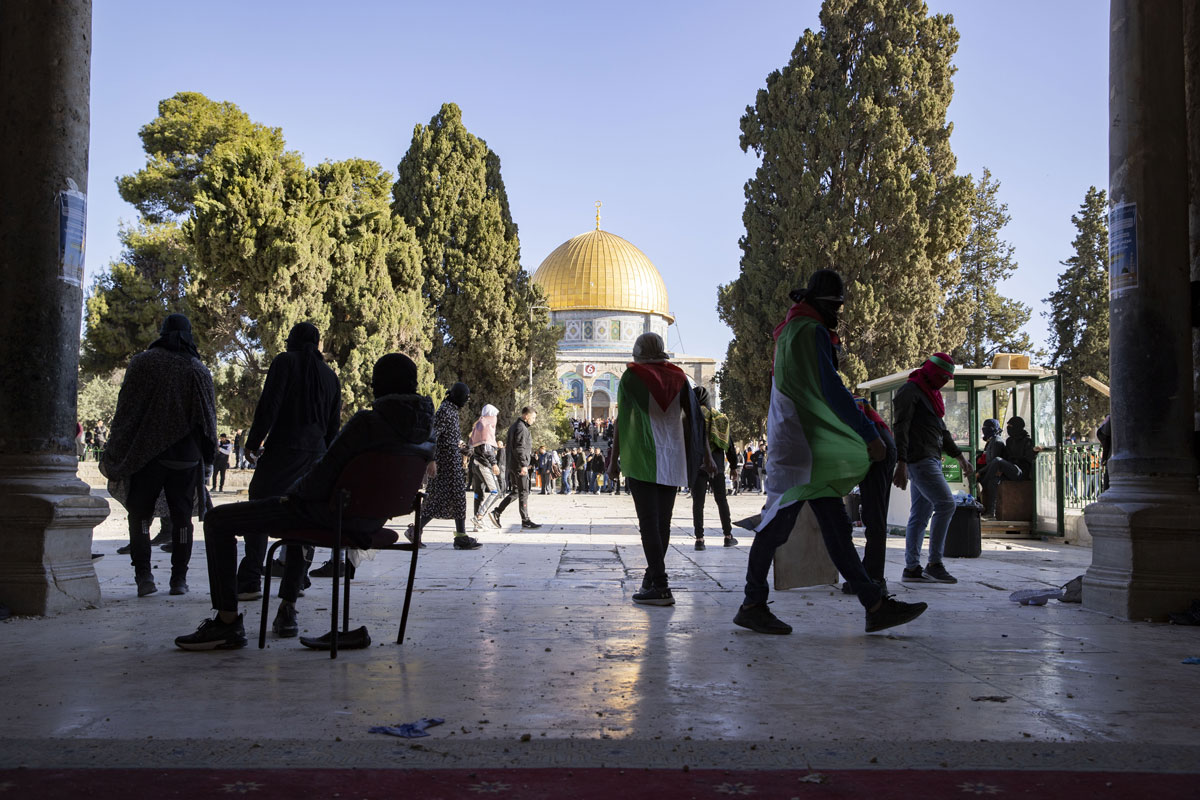 Sabah namaz� sonras� �srail polisinden Mescid-i Aksa'ya bask�n