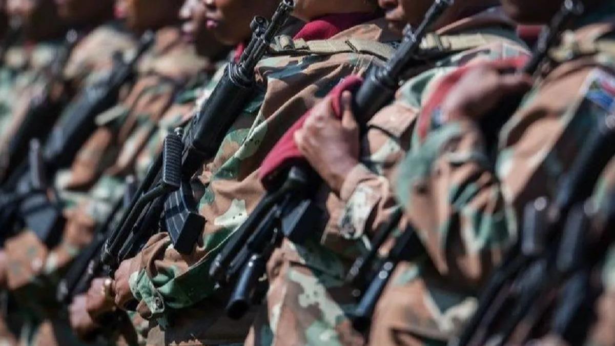 Gney Afrika ordusu 10 bin personel grevlendirdi