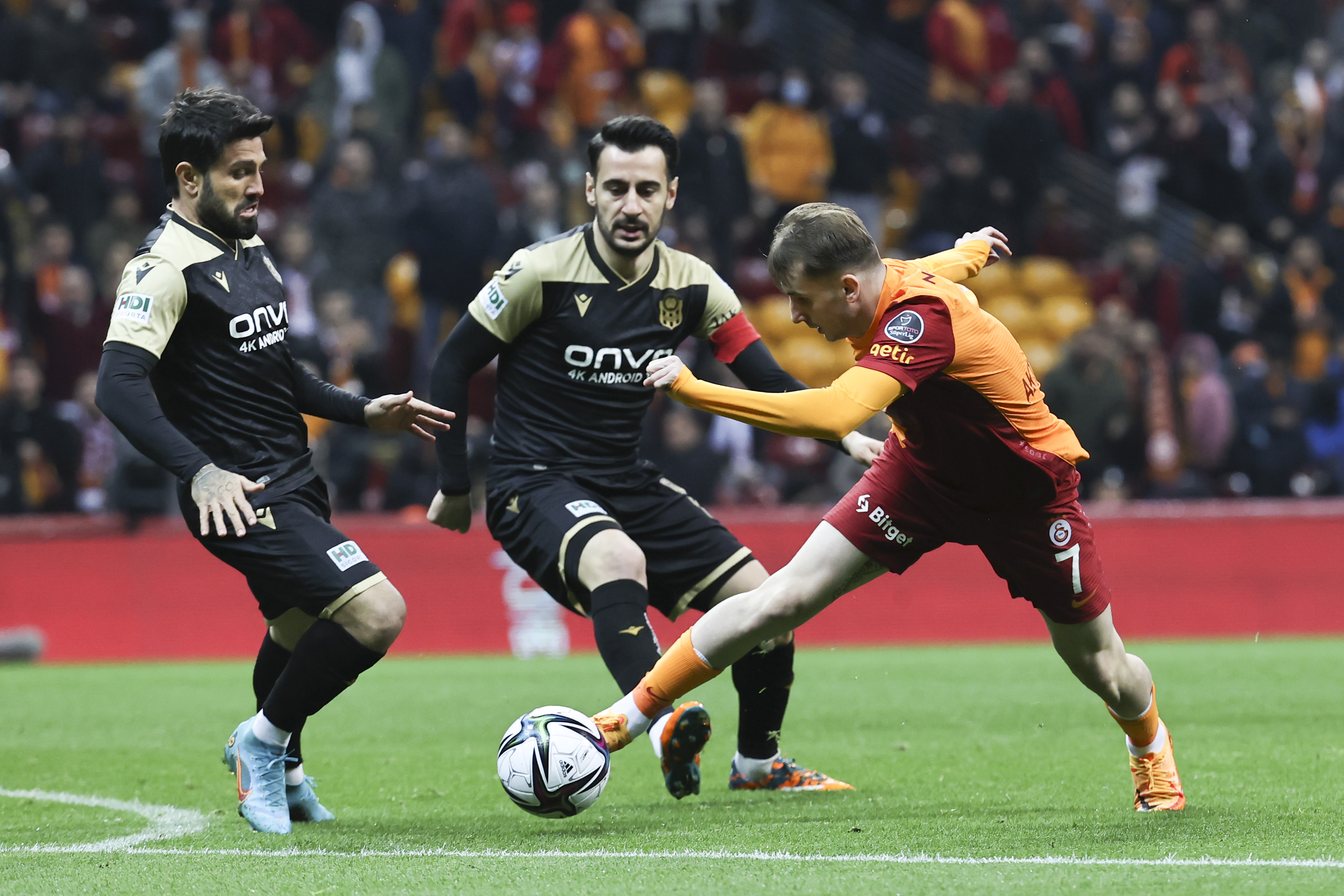 Kerem Akt�rko�lu: Ben b�y�klerime terbiyesizlik yapmam