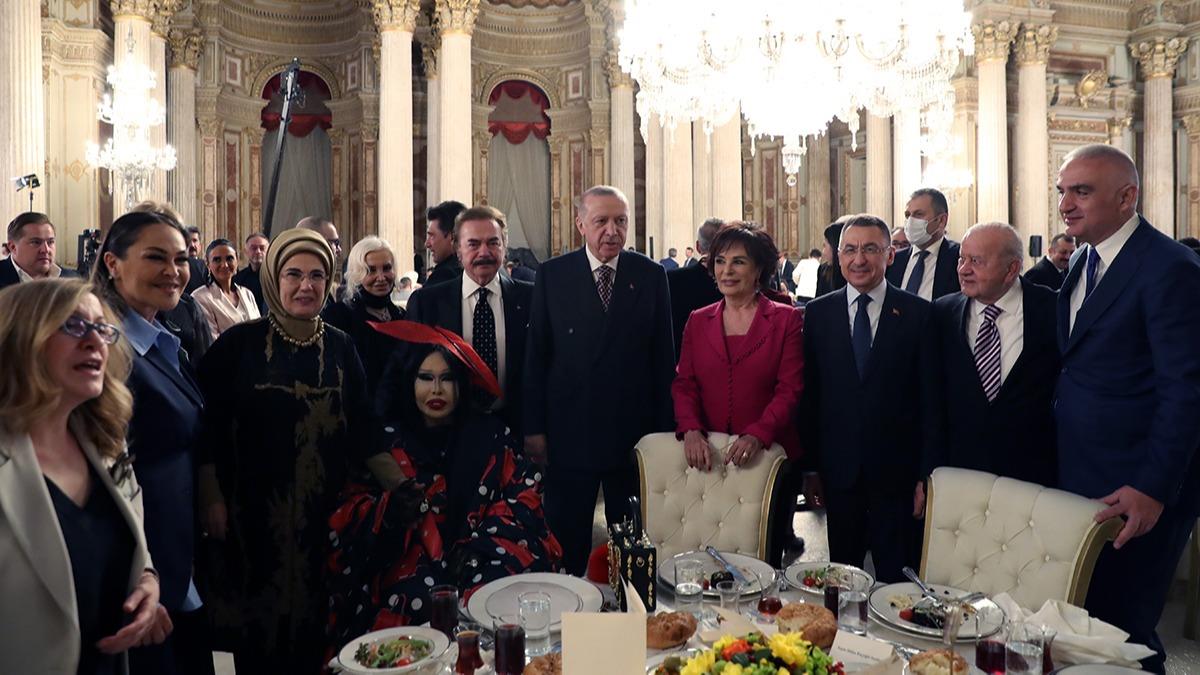 Sanatlar, Cumhurbakan Erdoan'la bir araya geldikleri iftar anlatt