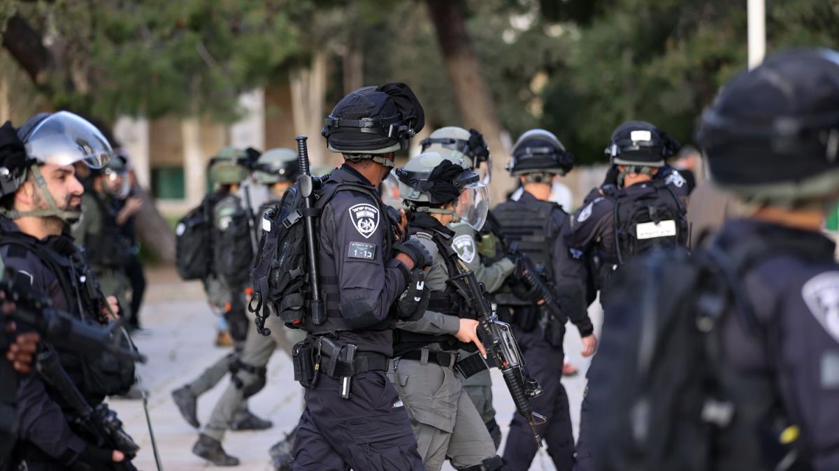 Yzlerce fanatik Yahudi, srail polisi korumasnda Mescid-i Aksa'ya baskn dzenledi