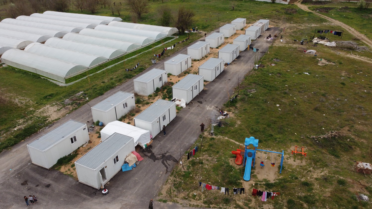 Mevsimlik tar�m i��ileri, ya�am ko�ullar�n�n iyile�tirilmesi projesi kapsam�nda konteynere kavu�tu