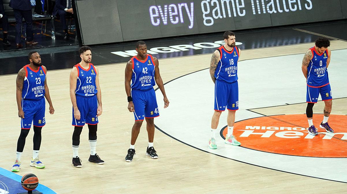 Anadolu Efes, serinin ikinci ma��nda Olimpia Milano deplasman�nda