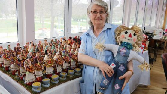 Kadınlar atık malzemelerden üretiyor, dünyaya satıyor