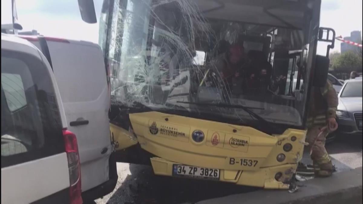 Kathane'de ETT otobsnn kart zincirleme kazada 1 kii yaraland