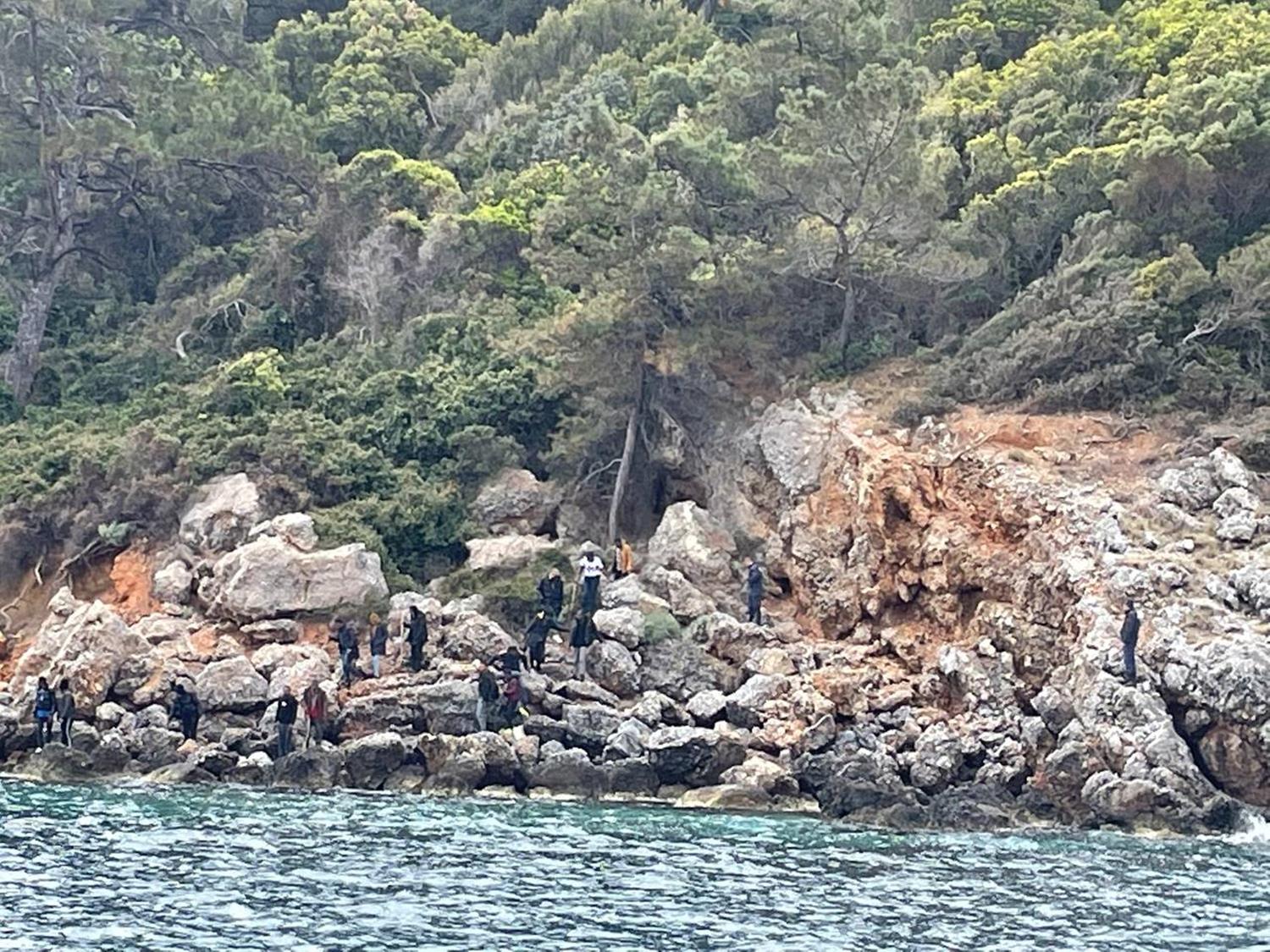 Ku�adas�'nda 31 ka�ak g��men kurtar�ld�