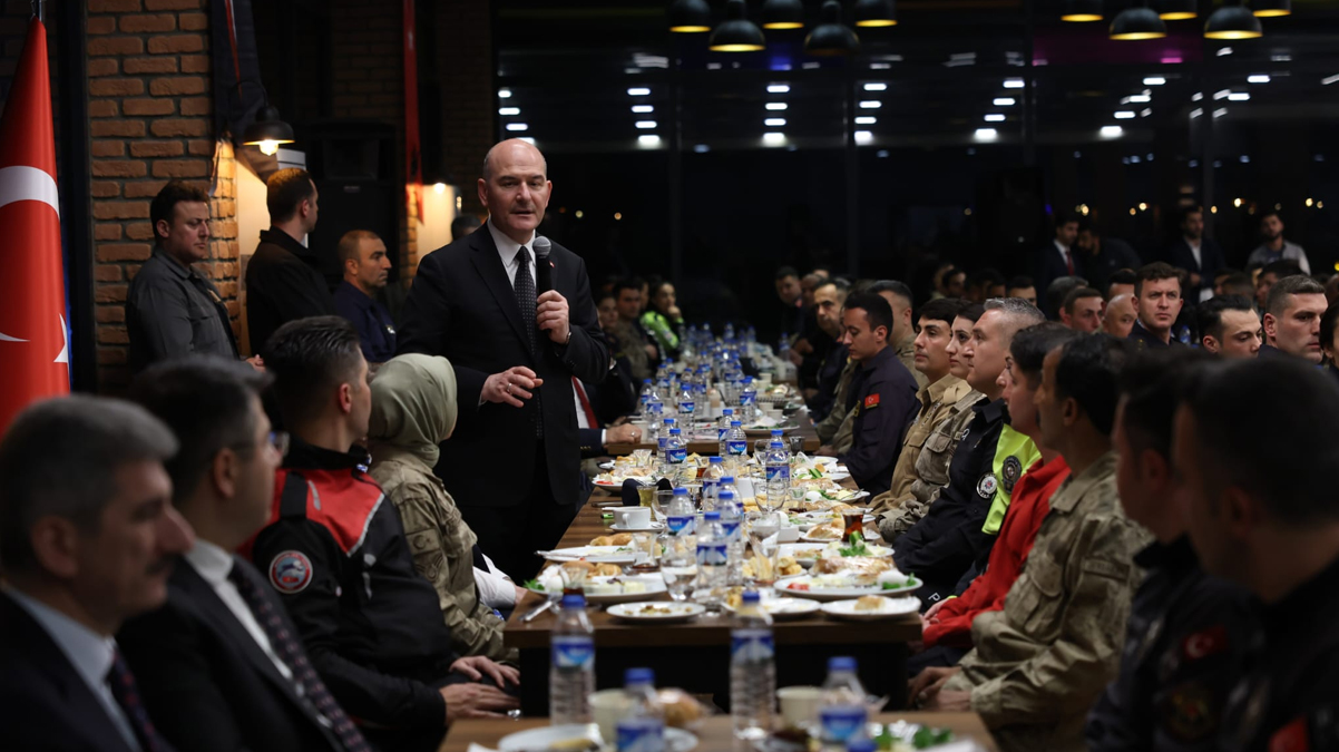 ��i�leri Bakan� S�leyman Soylu Diyarbak�r'da sahur program�nda konu�tu