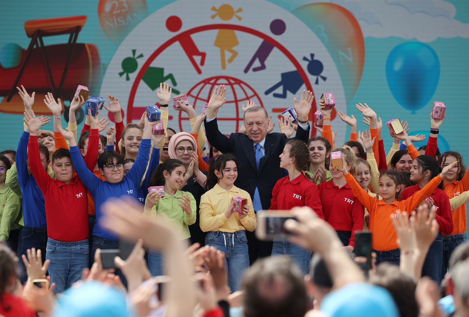 Cumhurba�kan� Erdo�an: �ocuklar�n kulaklar� bomba sesleri ile de�il kahkaha sesleri ile ��nlamal�