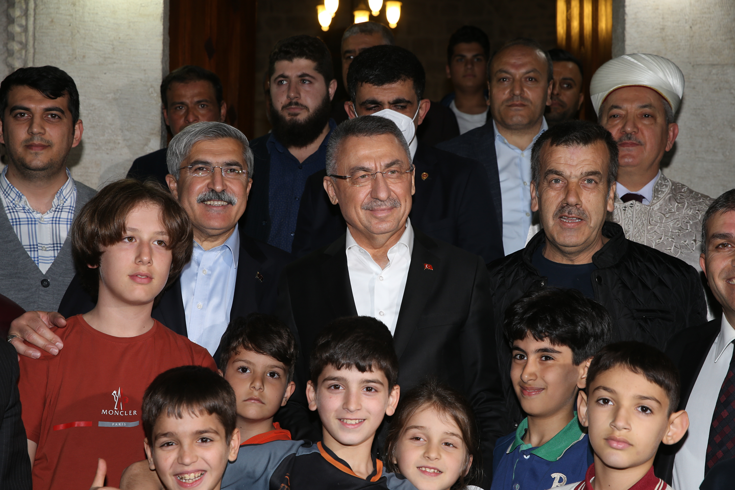 Cumhurba�kan� Yard�mc�s� Oktay, Hatay'da vatanda�larla bulu�tu