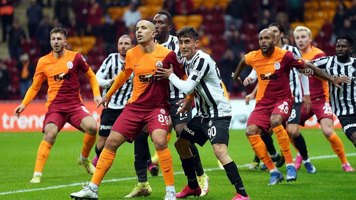 Galatasaray: 48 - Altay: 14