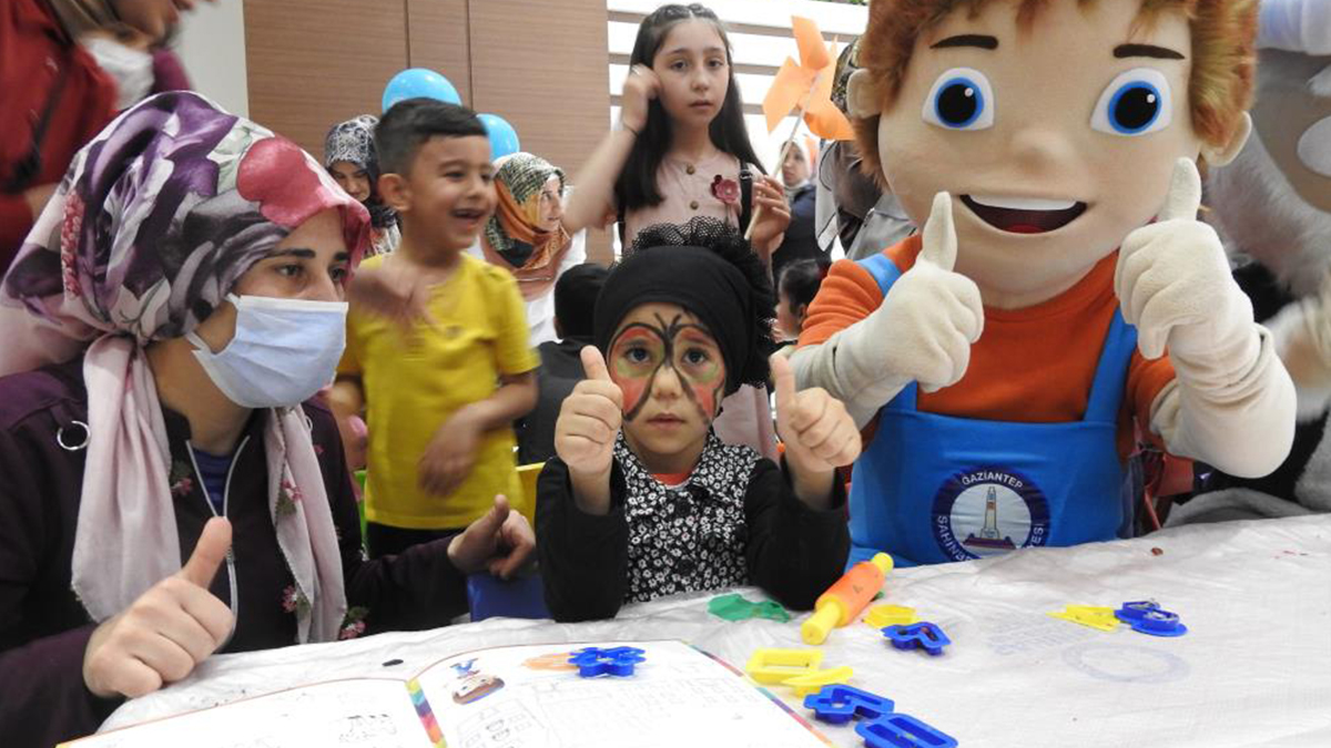 Pitbull sald�r�s�na u�ram��t�... Minik Asiye'ye 23 Nisan s�rprizi