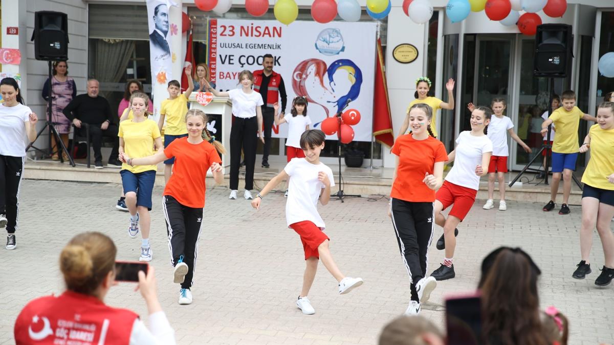 Ukraynal ocuklar 23 Nisan cokusuna ortak oldu: Trkiye'ye misafirperverlikleri iin minnettarz