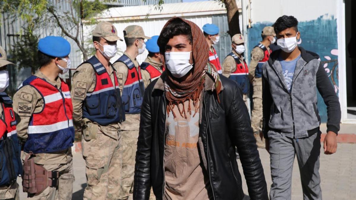 Afganistan uyruklu 227 dzensiz gmen daha lkelerine gnderildi