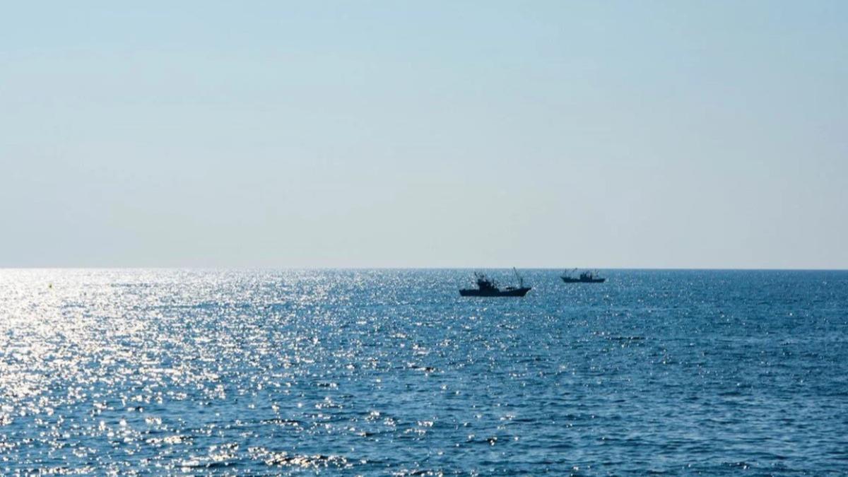 Japonya'nn kuzeyinde kaybolan turistik teknede yer alan 7 kii kurtarld