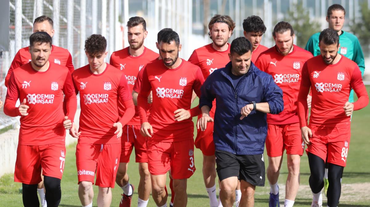 Sivasspor'da Leke James ve Olarenwaju Kayode belirsizlii