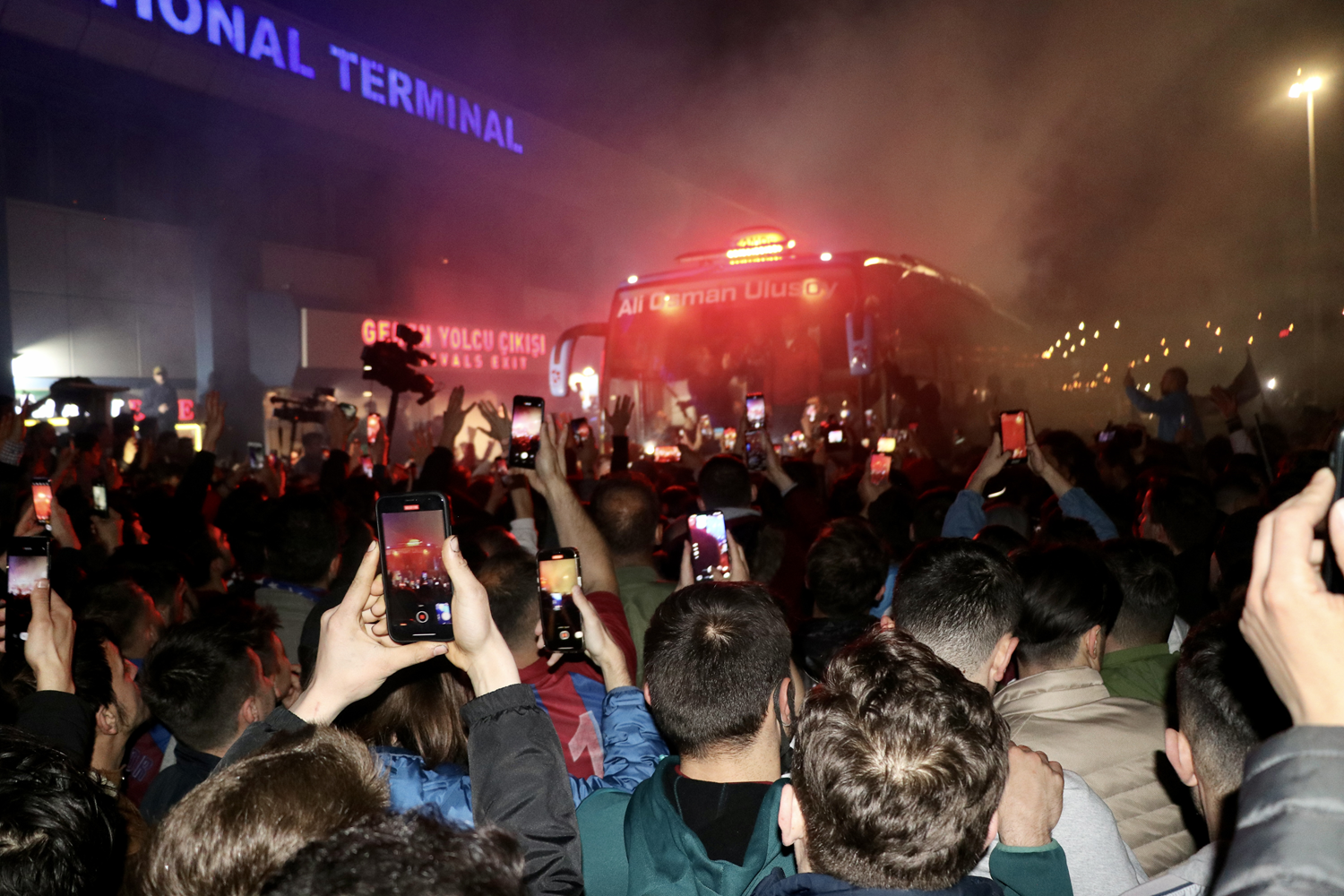 Trabzonspor'a havaalan�nda co�kulu kar��lama