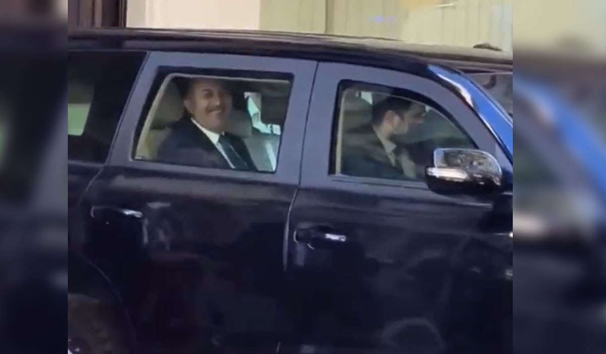 T�rkiye kar��t� slogan atan gruba Bakan �avu�o�lu'ndan cevap gecikmedi!