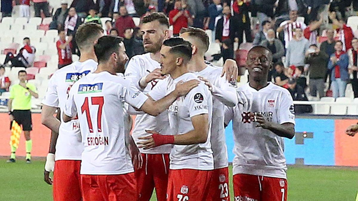 Demir Grup Sivasspor bir att  ald