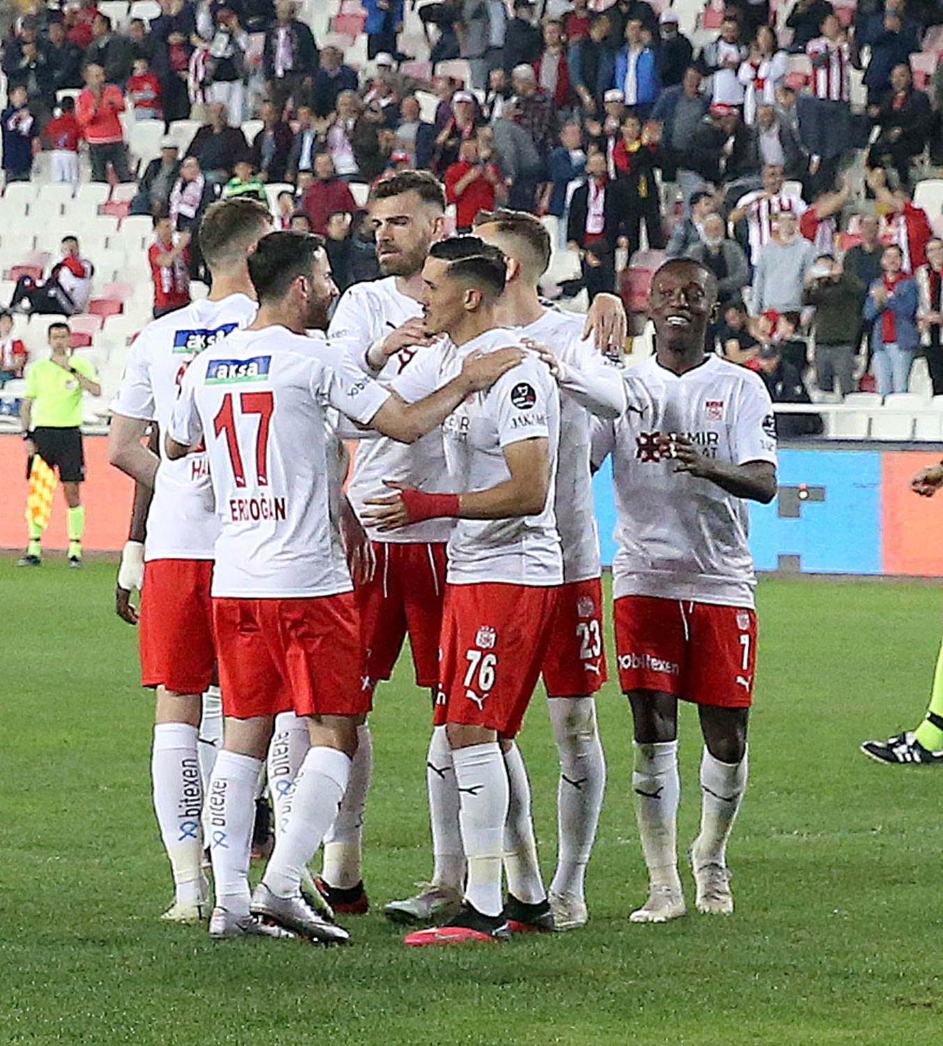 Sivasspor bir att� �� ald�