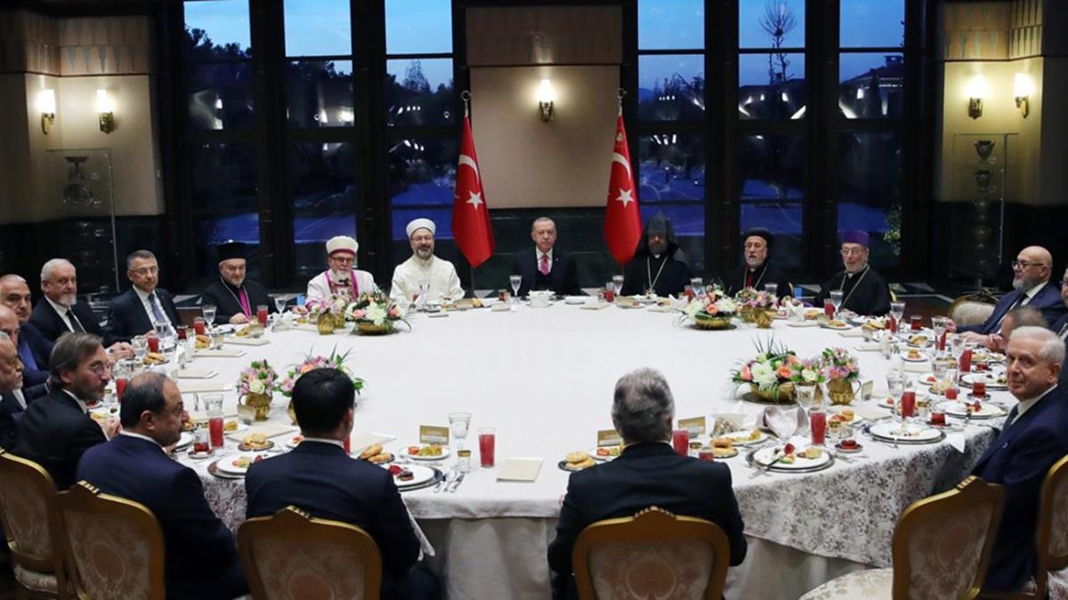 Cumhurbakan Erdoan dini aznlk temsilcileriyle iftarda bir araya geldi 