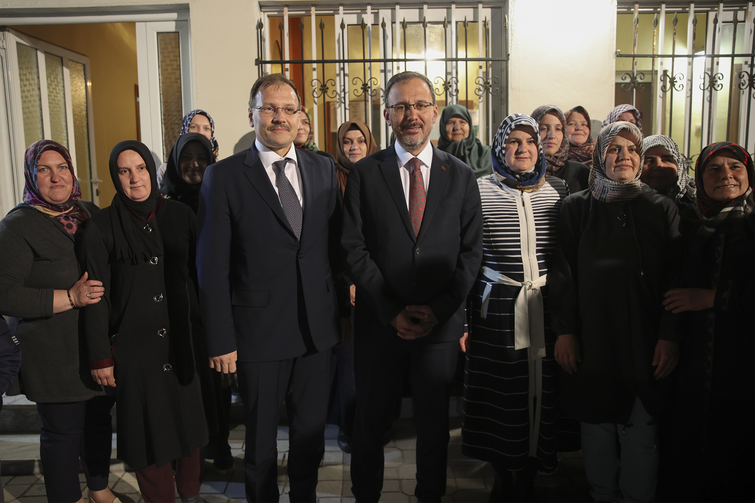 Bakan Kasapo�lu: Soyda�lar�m�z�n bulundu�u her yer bizim i�in de�erli