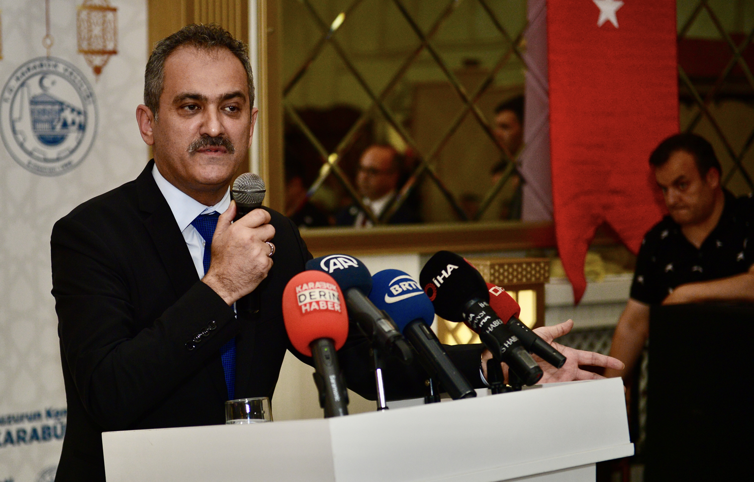 Bakan �zer 'yeni bir d�neme girdik' diyerek duyurdu: Bu g�nlere kolay gelinmedi