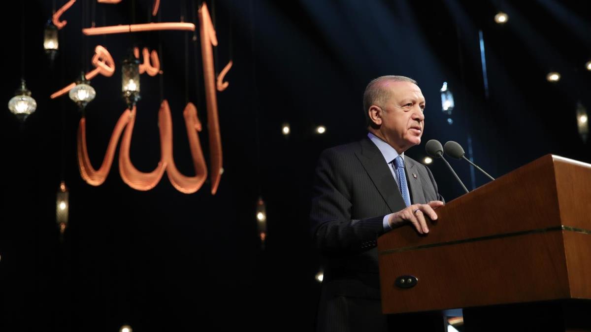 Cumhurbakan Erdoan: Ayasofya Camii'yi aslna rcu ettirerek oynan oyunu bozduk