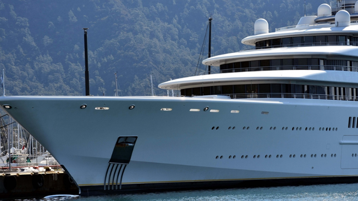 Rus milyarderin yat� Fethiye'ye demirledi