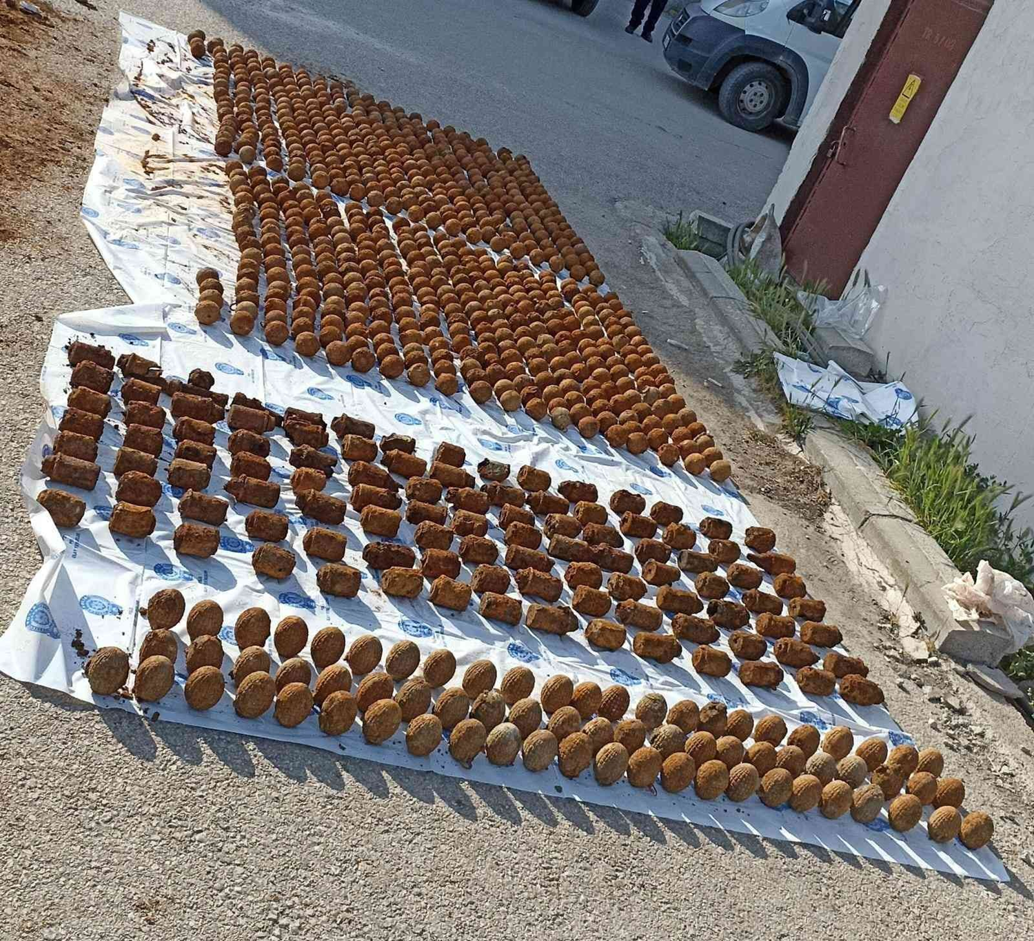 Topra�a g�m�l� bulundu, s�rr� ��z�ld�