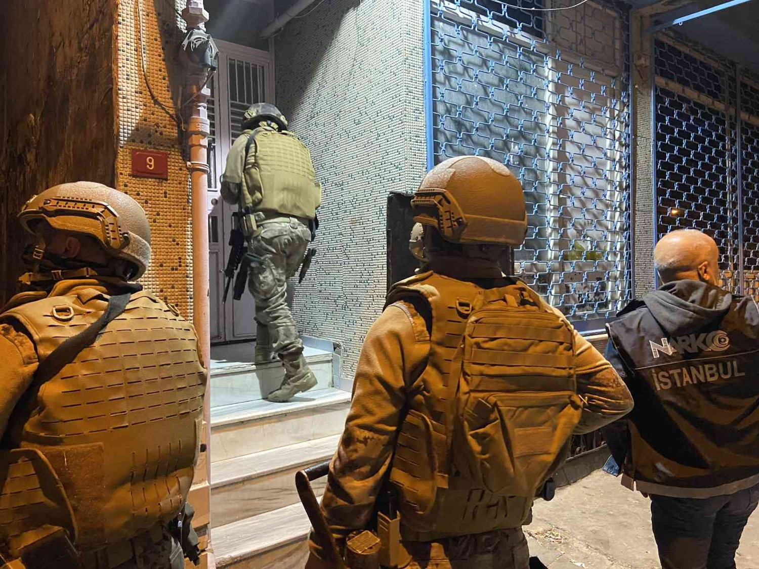 Zehir tacirlerine �afak operasyonu: �ok say�da g�zalt�