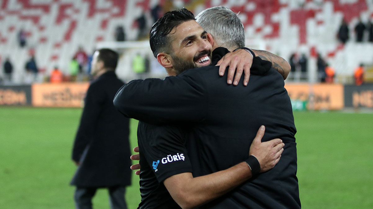 Be�ikta�'a Umut Mera�'ta k�t� haber