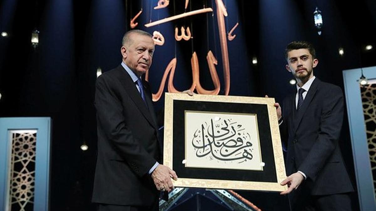 Kur'an- Kerim'i Gzel Okuma Yarmas'nn finali, Cumhurbakan Erdoan'n katlmyla yapld