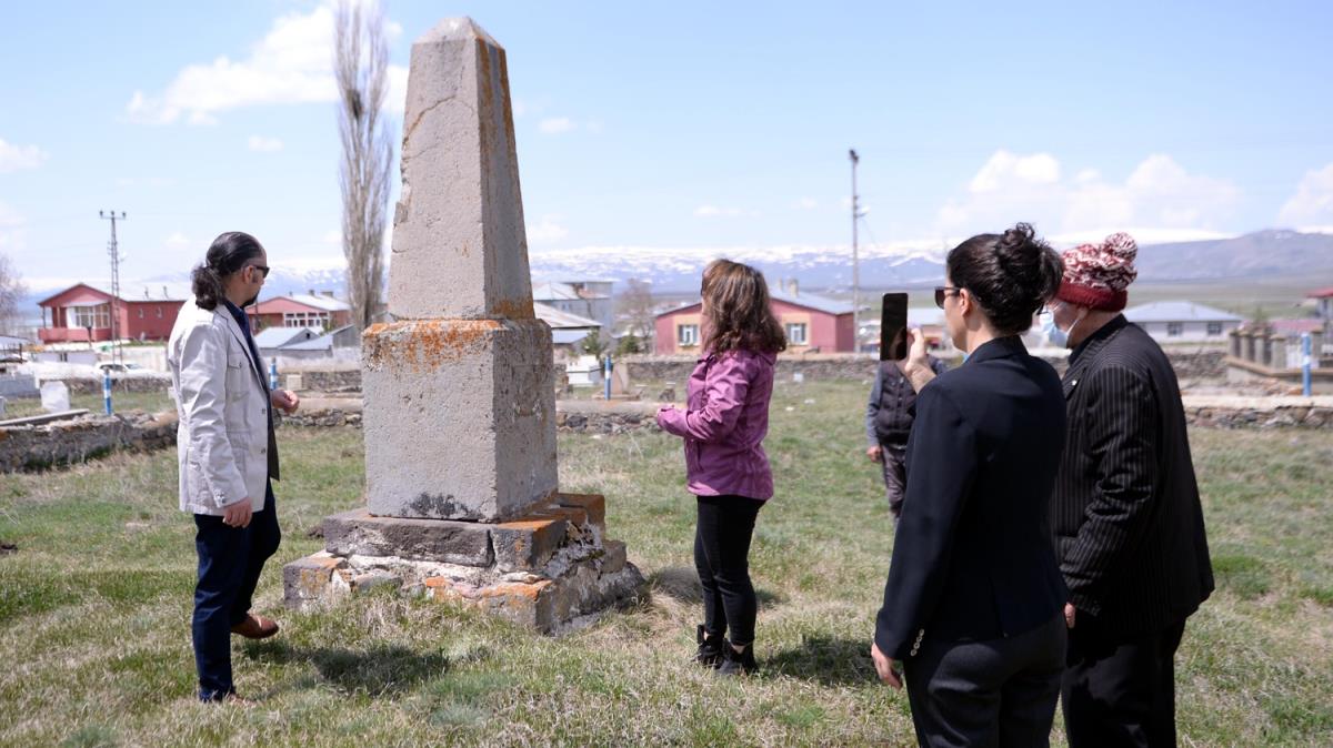 Ardahan'da akademisyenler 1915 olaylarna ilikin iddialar iin mezarlarn almasn nerdi