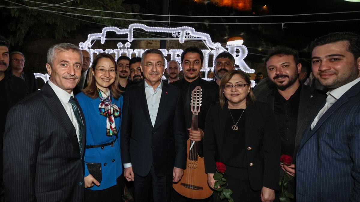 Cumhurbakan Yardmcs Oktay, Gaziantep'te genlerle bulutu