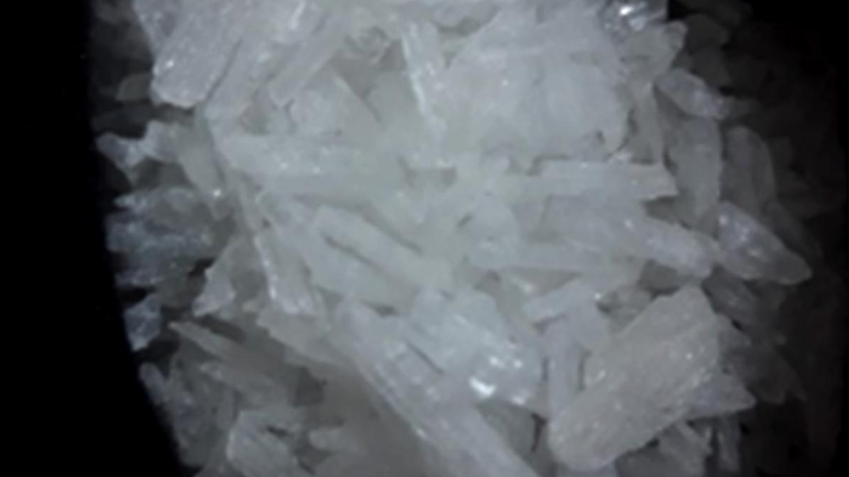 Denizli'de otomobilde 2 kilo 210 gram metamfetamin ele ge�irildi