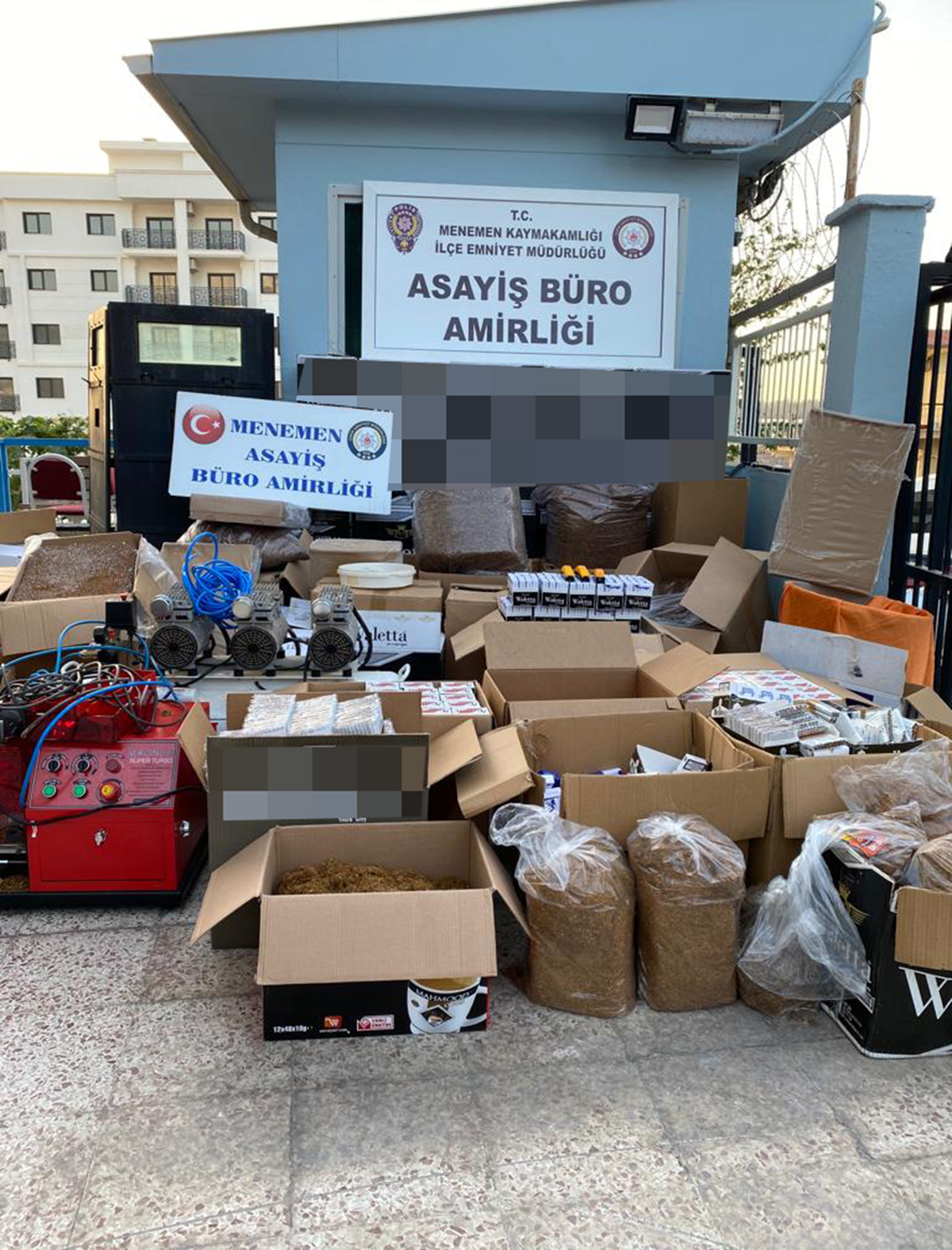 �zmir'de ka�ak t�t�n operasyonunda 3 ki�i g�zalt�na al�nd�