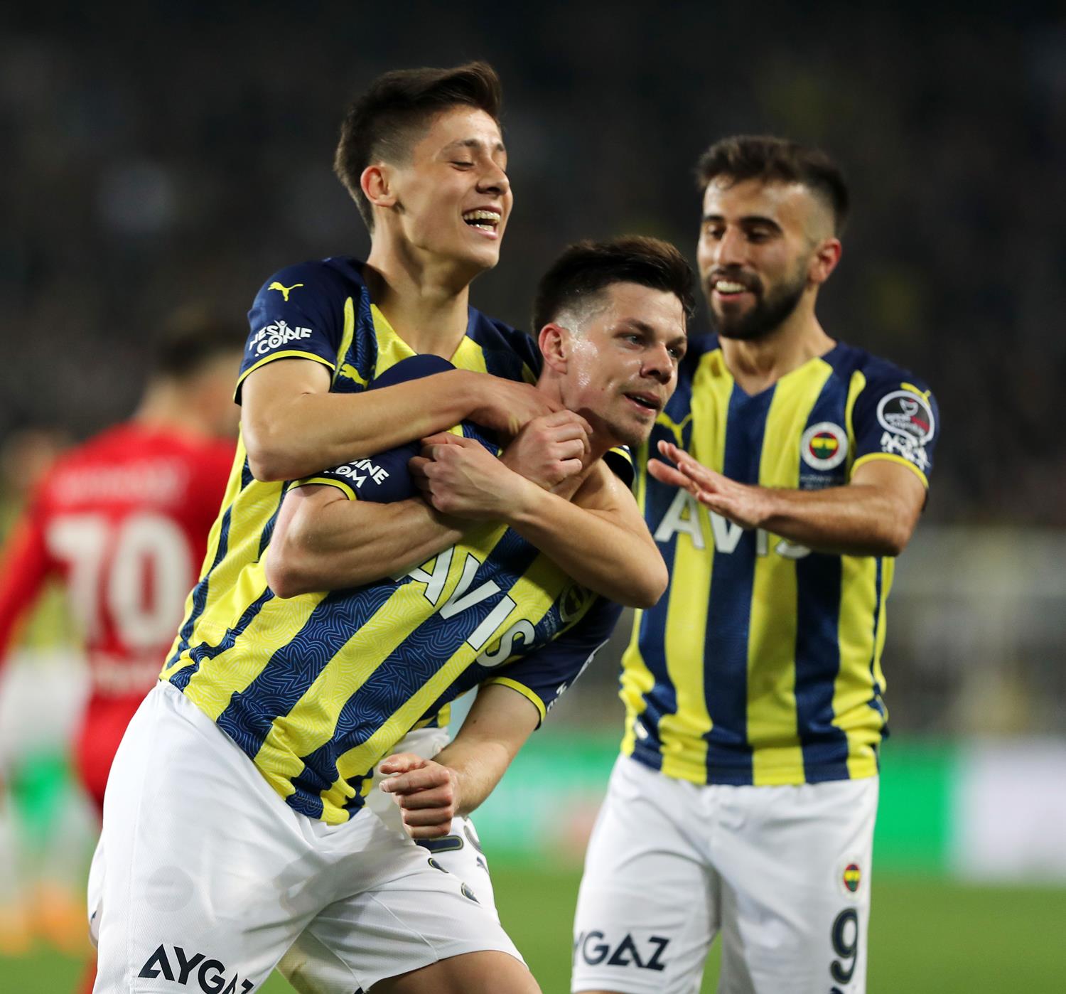 Miha Zajc: Fenerbah�e'de en iyi y�l�m� ge�iriyorum