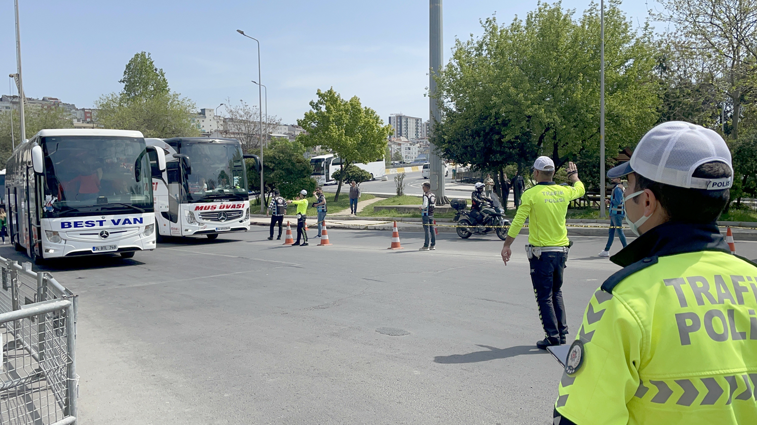 Ramazan Bayram� �ncesinde 15 Temmuz Demokrasi Otogar�'ndaki yolcu otob�sleri denetlendi