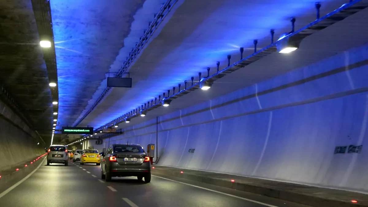�lan Resmi Gazete'de: Art�k motosikletler de ge�ebilecek