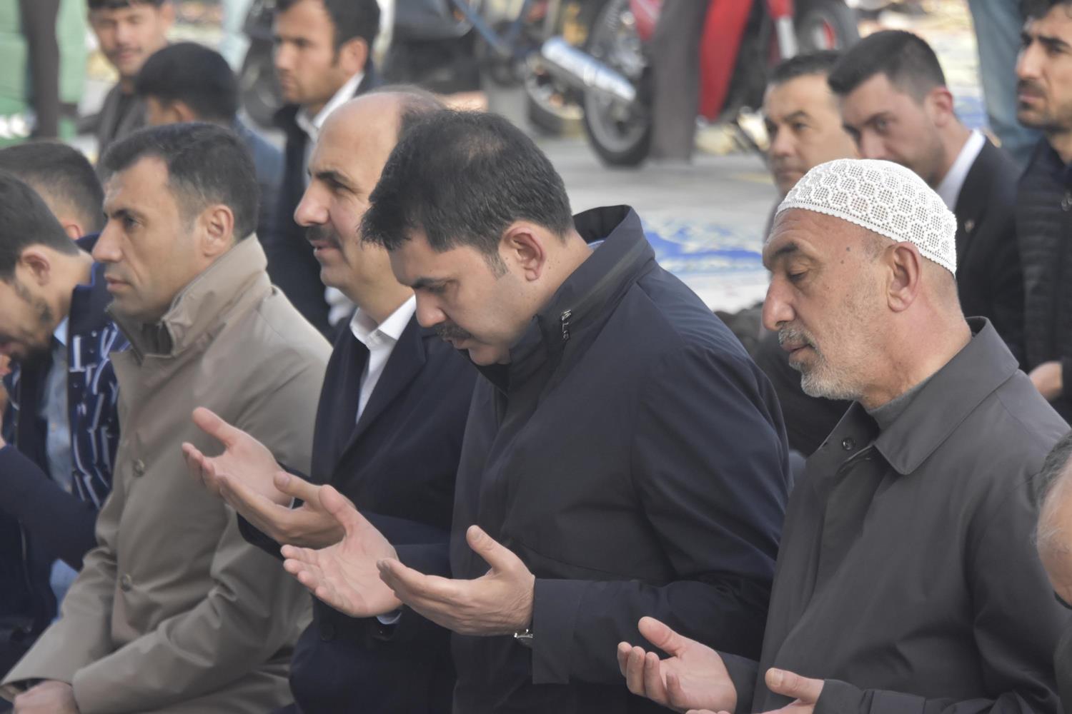 Bakan Kurum: Milletimizin yan�nda olmaya devam edece�iz