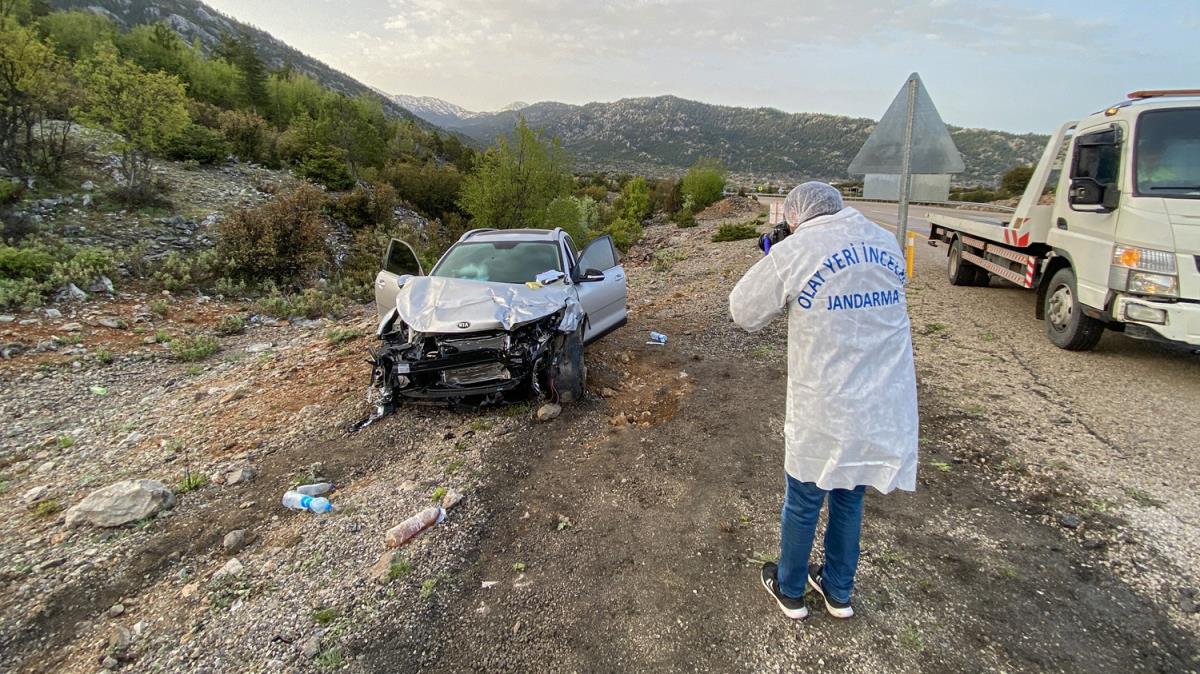 Antalya'da otomobil ile hafif ticari aracn arpmas sonucu 7 kii yaraland