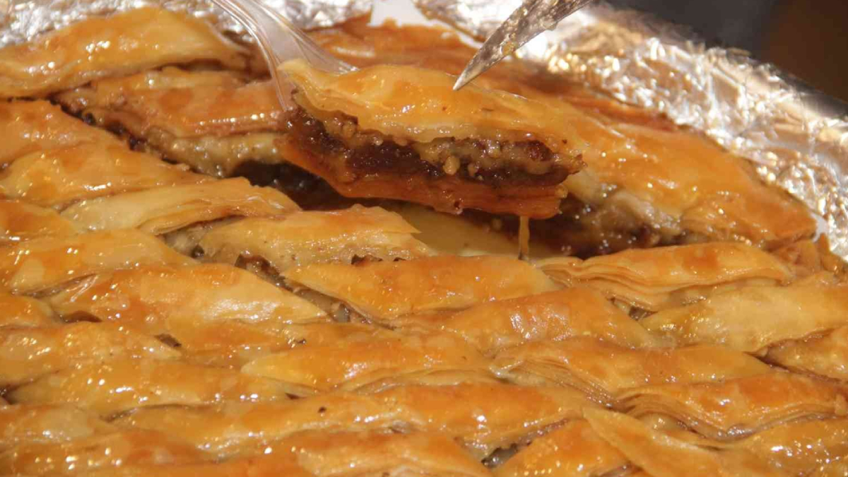 Bayrama �zel zeytinli baklava: Tereya� kokusu yok, hafif lezzetler arayanlar i�in �ok g�zel