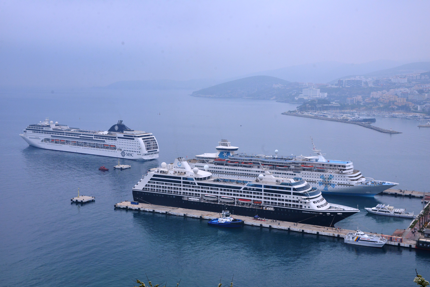 Ku�adas�'na 3 kruvaziyerle 2 bin 139 turist geldi