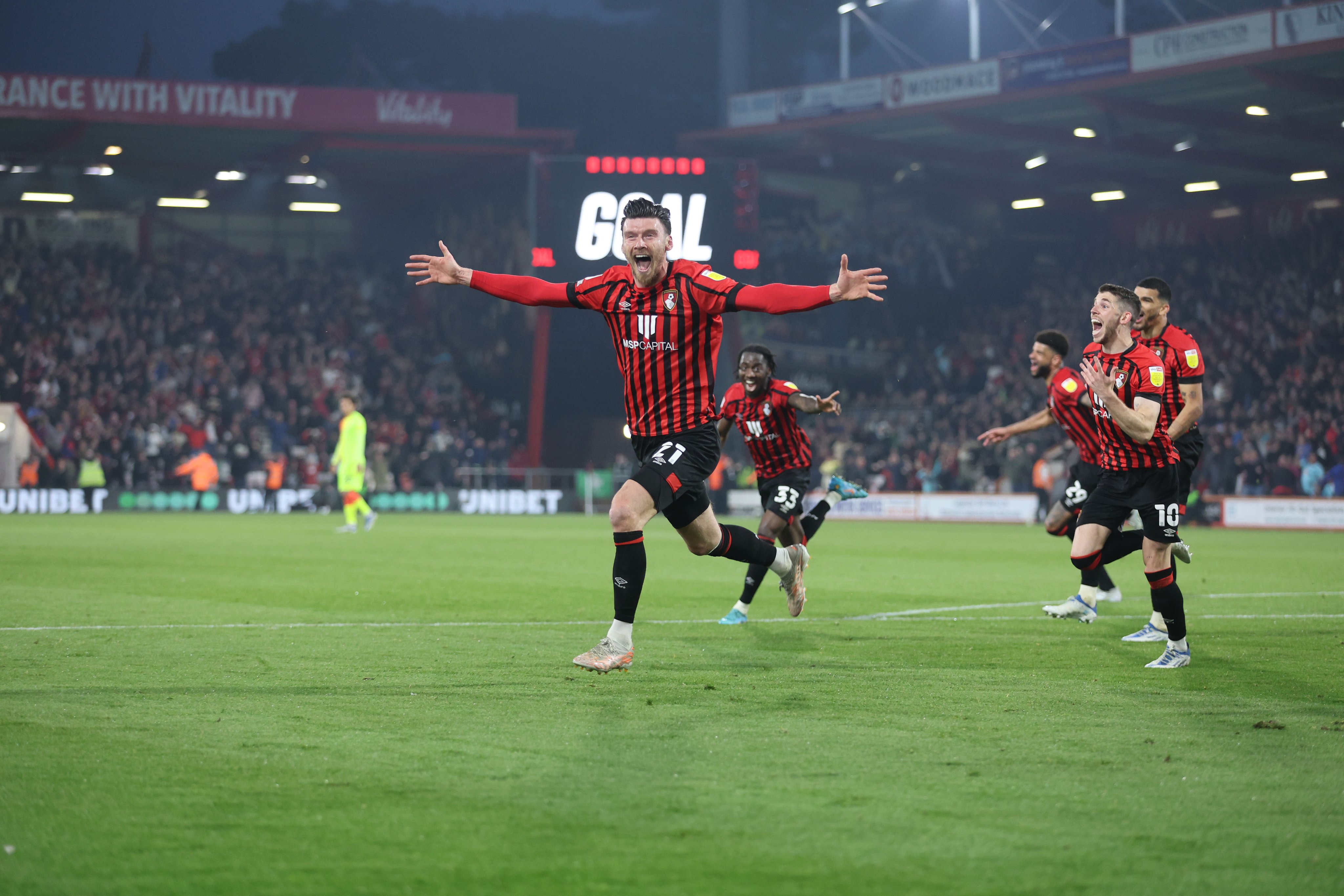 Bournemouth, Premier Lig'e ��kmay� garantiledi