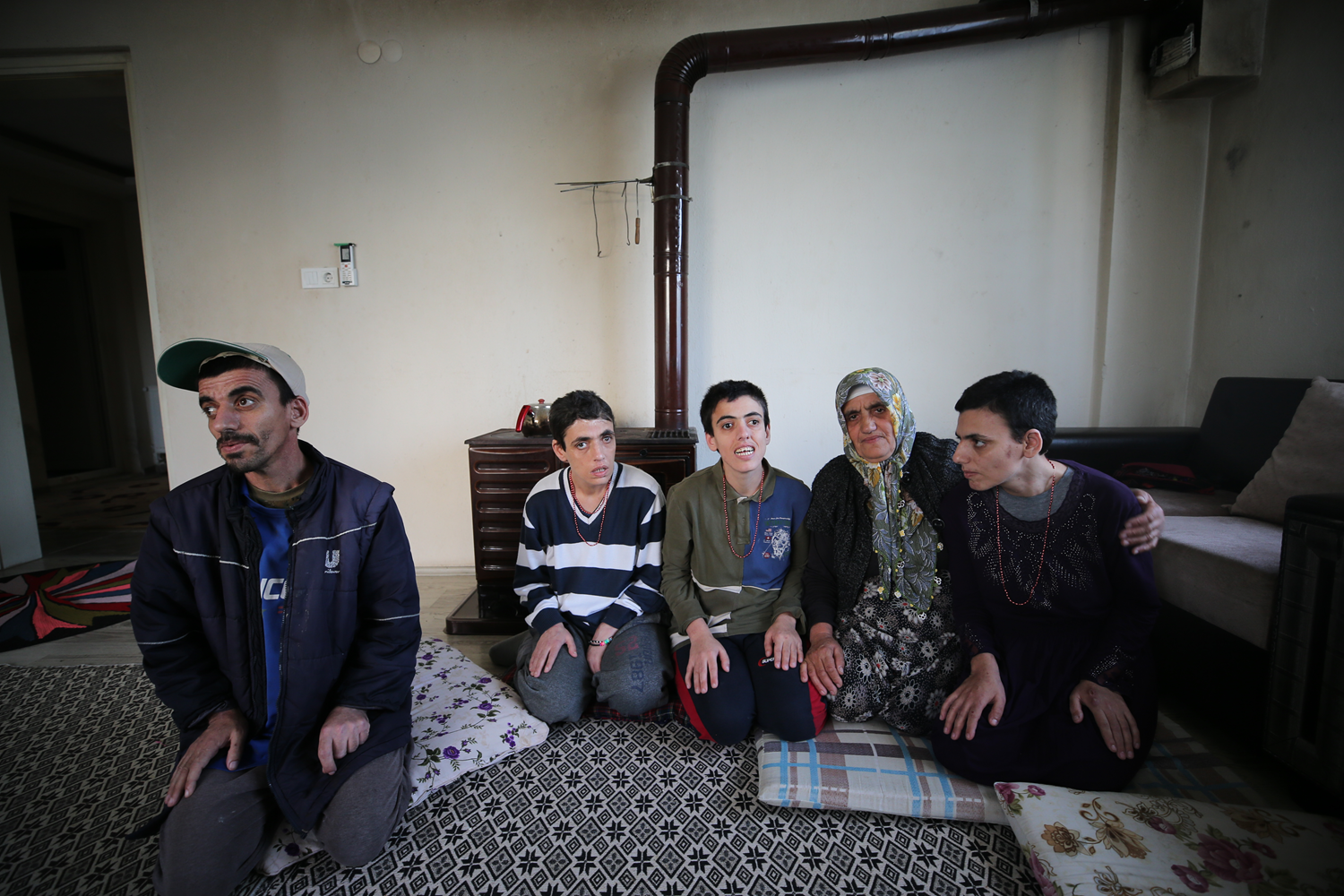 67 ya��ndaki fedakar anne �mr�n� zihinsel engelli �ocuklar�na adad�