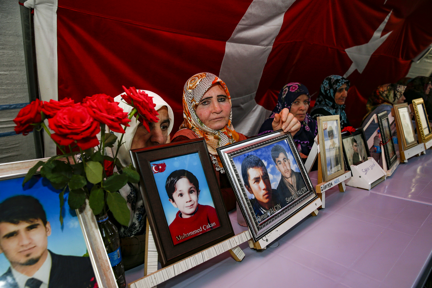 Bir Anneler G�n�'n� daha evlatlar�na hasret ge�iriyorlar