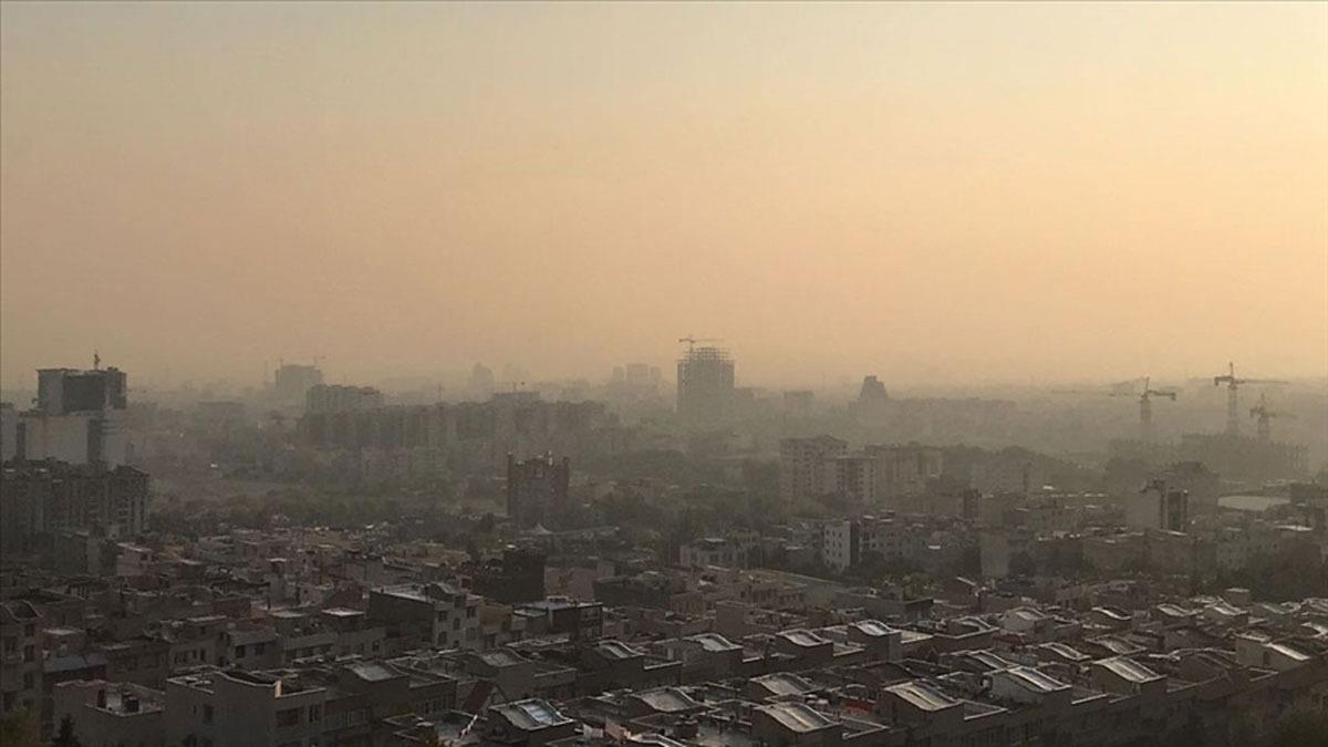 Tahran'da hava kirlilii nedeniyle ilkokullar tatil edildi