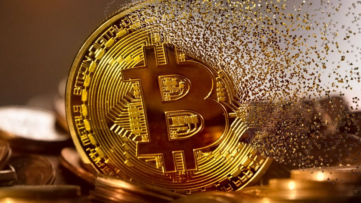 Bitcoin kas�m zirvesinden bu yana y�zde 50 d��t�